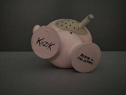 null KOZIK & KIDROBOT.

Smorkin' Dunny (Pink). 

H. 19 cm. 

In its original box...