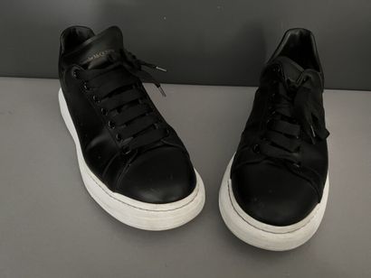 null [LEGAL FEES: 14.28% TAX INCLUDED] ALEXANDER MCQUEEN

Pair of black leather sneakers...