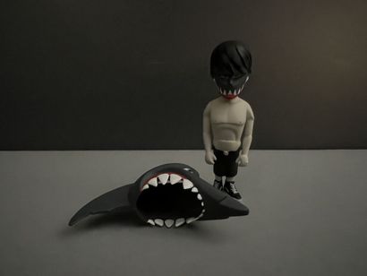  COARSE (Toys) 
Jaws. 
Porte-clé. 
H. : 6,5 cm. 
Dans sa boîte et blister d'origine...