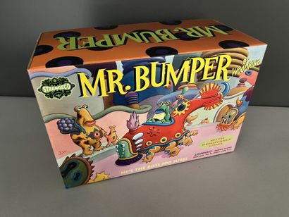 null Jim WOODRING & STRANGECO.

Mr Bumper (Red), 2005.

H. : 17 cm. 

Dans sa boîte...