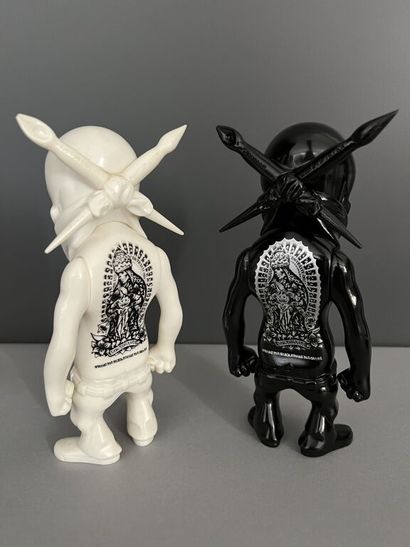  USUGROW + Mitsuhashi TANABE & SECRET BASE. 
The Rebel Ink (White + Black). 
2 figurines....