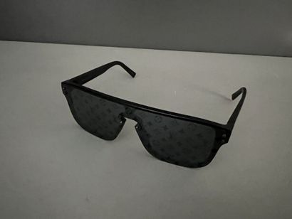 null [LEGAL FEES : 14,28% TTC] LOUIS VUITTON

Pair of sunglasses of form mask, model...