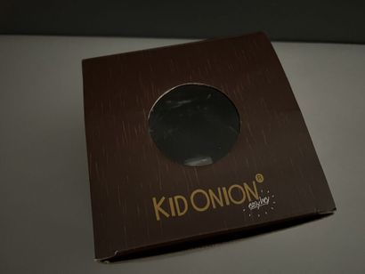  EASY HEY & DELKOGRAPHIK / ARTOYZ. 
Kid Onion (Black velvet), 2008. 
H. : 13 cm....