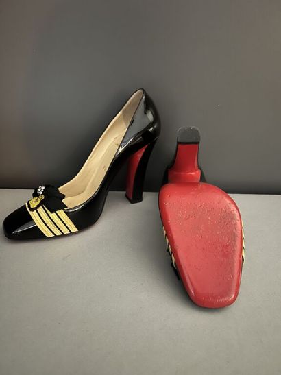 null [FRAIS JUDICIAIRES : 14,28% TTC] Christian LOUBOUTIN.

- Escarpins en cuir verni...