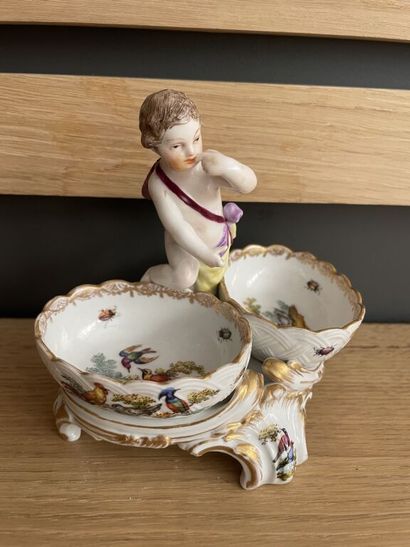 null Saleron double en porcelaine à décor polychrome et or d'oiseaux et de coqs,...