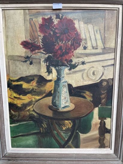 null School of the XXth century.

Still life with a bunch of flowers in a vase.

On...