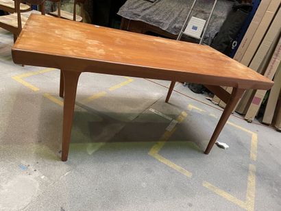 VAMO SONDERBORG 
Table rectangulaire en bois...