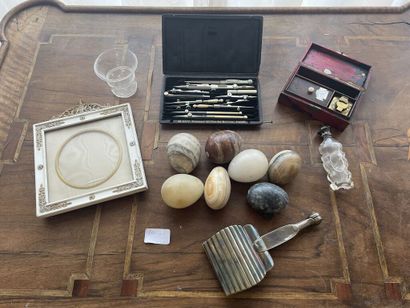 Lot including : 
- A geometry box from the...