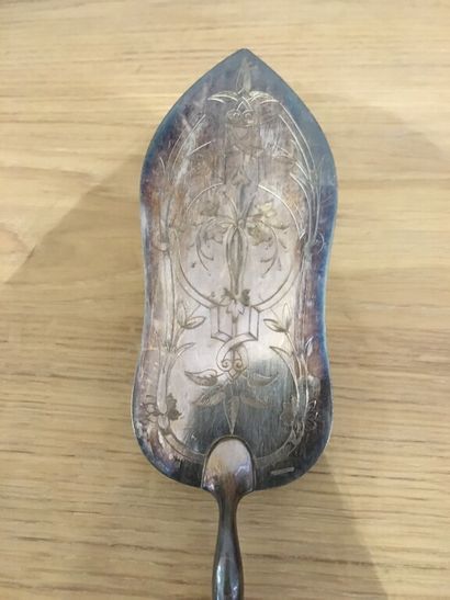 null Part of a silver plated menagere, model filet violonné including 

1 ragout...