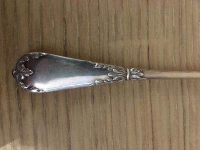 null Series of 12 silver mocha spoons 950 thousandths, decorated with acanthus leaves...