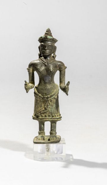  CAMBODGE. 
Statuette de Vishnu en bronze, représenté debout, tenant des attributs,...