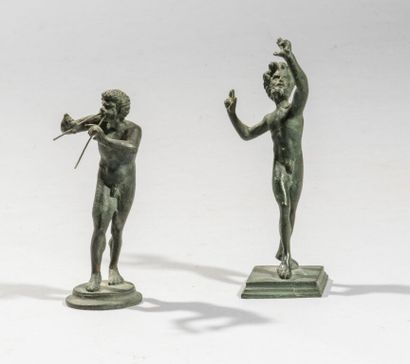 null Deux épreuves en bronze à patine vert antique représentant le faune dansant...