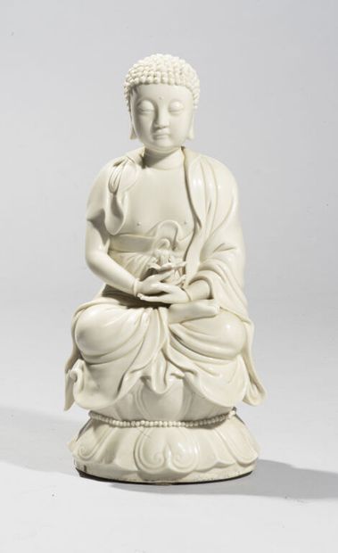 null CHINE, XXe siècle.

Statuette de bouddha en porcelaine blanche de Chine, représenté...