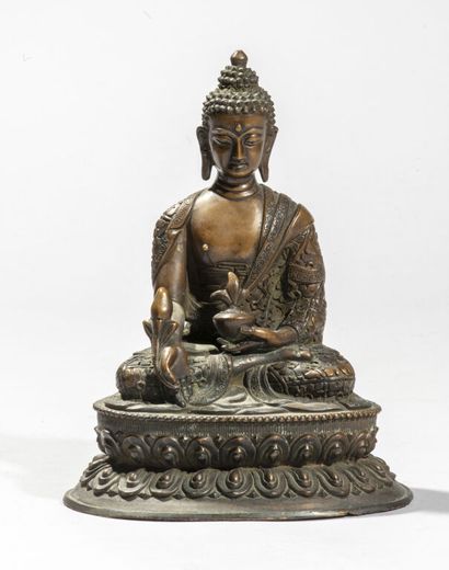null TIBET.

Statuette de bouddha en bronze, représenté assis sur une base lotiforme,...