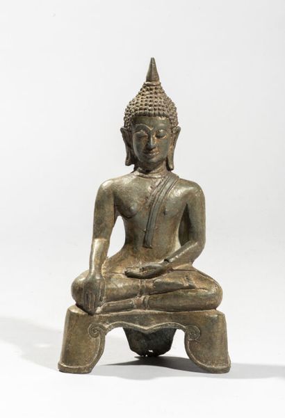 THAILANDE. 
Statuette de bouddha en bronze,...