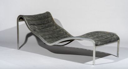  Olivier MOURGUE (né en 1939). 
Rare chaise longue de la collection « Whist » à structure...