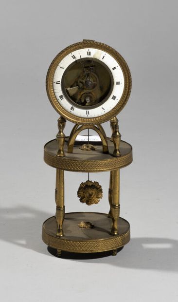 null Small skeleton clock in varnished brass, resting on a portico in the shape of...