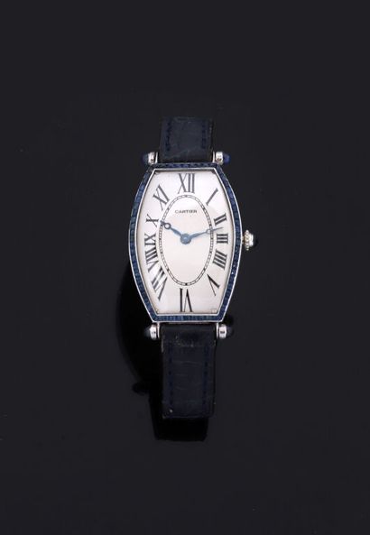 null 
CARTIER, Paris. Modèle Tonneau. Vers 1915/20.




Rare MONTRE-BRACELET en platine...