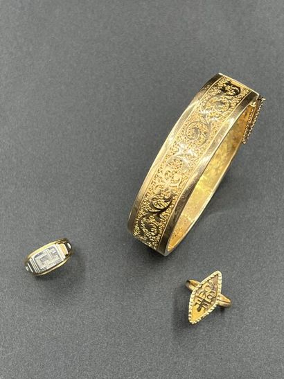 
LOT including :




- a 585 mm yellow gold...