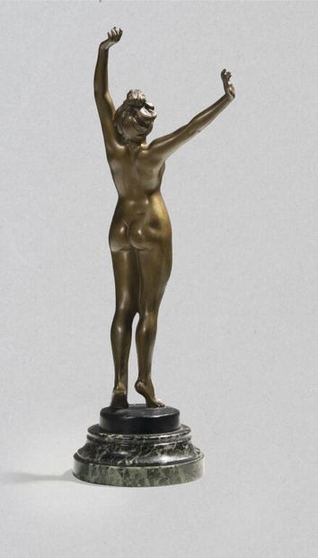  L. DAVID. 
« Le réveil ». 
Sculpture nu féminin en bronze à patine brune et dorée...