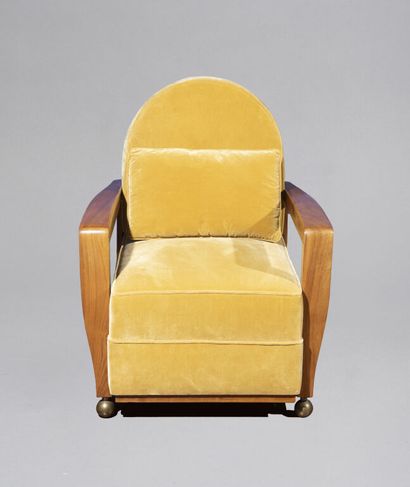 null Jacques-Emile RUHLMANN (1879-1933).

Club armchair with structure and armrests...