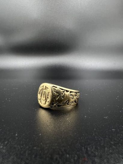 null Ring in yellow gold 750 mm monogram MC.

NET weight : 9 g. TDD : 58.