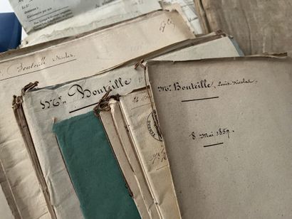 null Ensemble de documents d'achats de biens nationaux par la famille Bouteille à...