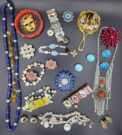 null LOT de bijoux fantaisie éclectiques, comprenant bracelets élastiques ou rigides,...