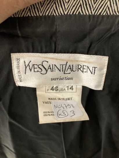  YVES SAINT LAURENT Variation 
Lot comprenant deux vestes longues et un pantalon :...