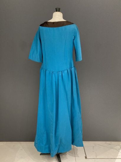 null CHRISTIAN DIOR Boutique

Evening long dress with wallet effect in petrol blue...