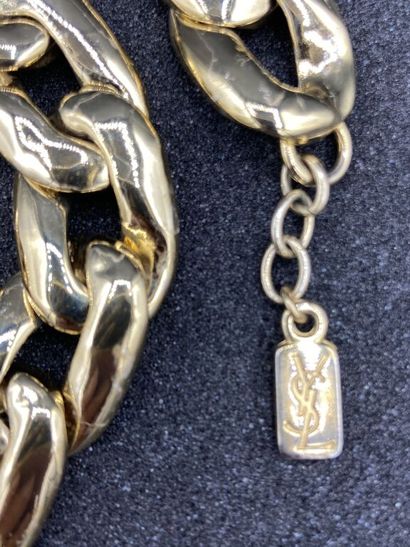 null YVES SAINT LAURENT, made in France

Gold-plated metal chain belt, S-shaped hook...
