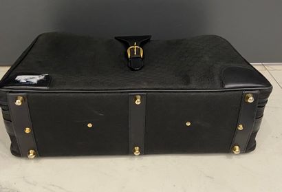 null GUCCI 

N°010.123.369065

Petite valise en toile tissée monogrammée noire, fermeture...