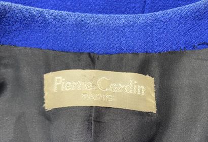 null PIERRE CARDIN

Set of two jackets:

- One in electric blue wool blend crepe...