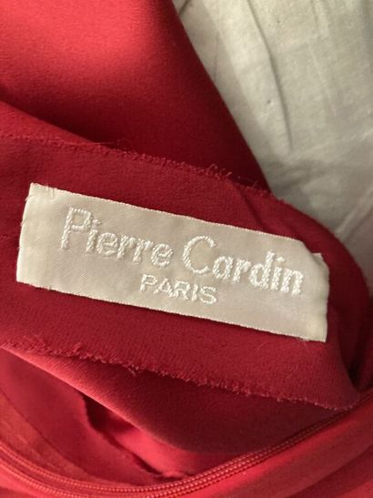  PIERRE CARDIN 
Unstructured cocktail dress in red silk, round neckline, one ¾ sleeve...