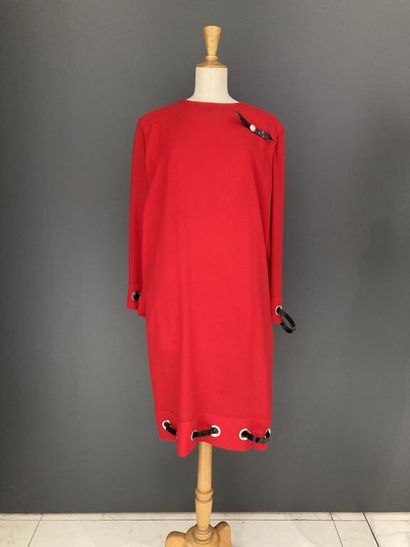 null PIERRE CARDIN

Red wool blend crepe dress, round neckline, the cuffs of the...
