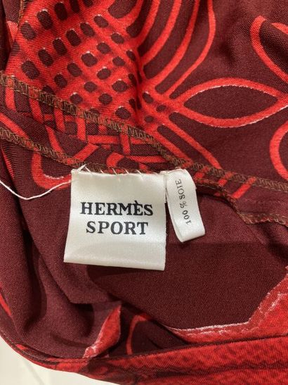 null HERMES Paris Exclusif 

Robe longue en jersey de soie rouge Hermès et bordeaux...