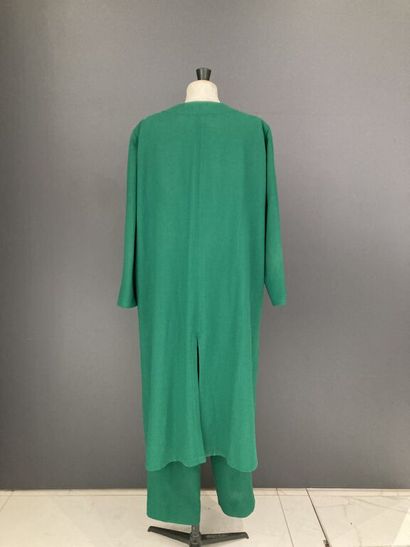 null PIERRE CARDIN Boutique

Fluid outfit in prairie green wool crepe made up of...
