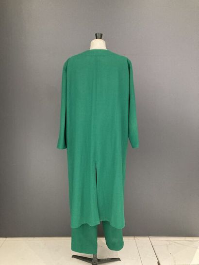 null PIERRE CARDIN Boutique

Ensemble fluide en crêpe de laine vert prairie composé...