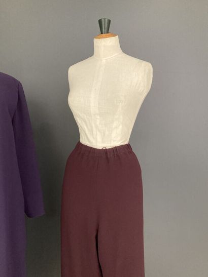  PIERRE CARDIN 
Lot including: 
- A set in brown/plum mixed viscose consisting of...