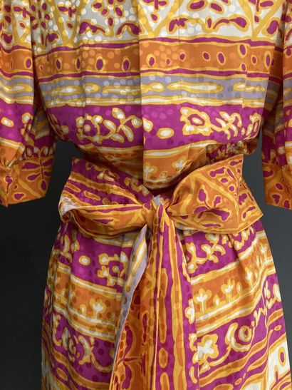  GIVENCHY Nouvelle Boutique 
N°47680 
Robe en soie imprimée de rayures horizontales...