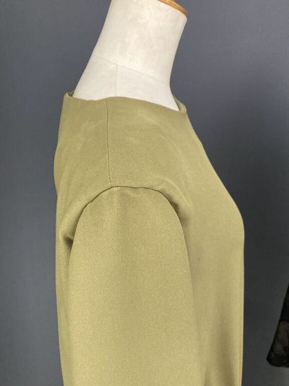 null PIERRE CARDIN

Lot including two dressed sets:

- The first in mixed silk green...