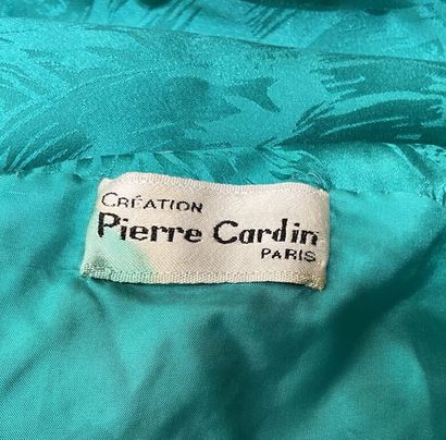 null PIERRE CARDIN Création

Robe de cocktail en soie vert façonnée de feuilles stylisées,...