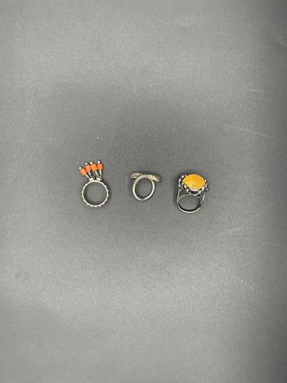 
Lot of three metal rings, one set with a...