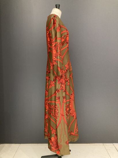  HERMES Paris Exclusive 
Long dress in red and bronze printed silk with trimmings...