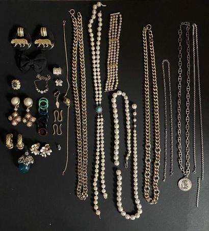 Strong lot of costume jewelry including:...