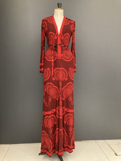  HERMES Paris Exclusif 
Robe longue en jersey de soie rouge Hermès et bordeaux à...
