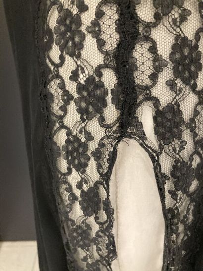 null CHRISTIAN DIOR Miss Dior, CHRISTIAN DIOR Lingerie

Lot including :

- A long...