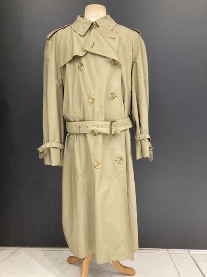 null BURBERRYS

Men's raincoat in beige/green cotton gabardine, small collar folded...