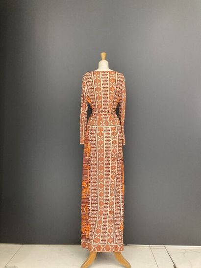 null HERMES Paris Exclusive

Long dress in orange-red printed silk jersey featuring...