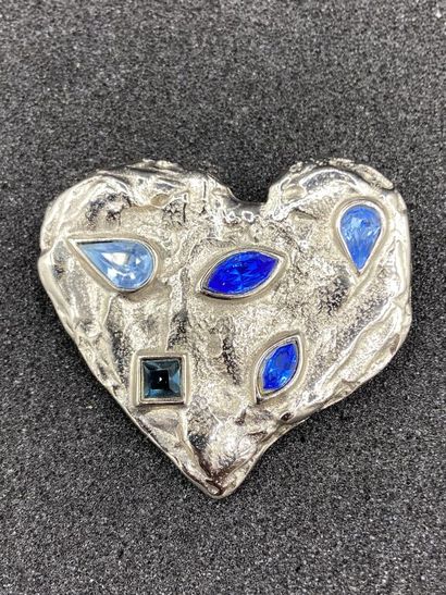 YVES SAINT LAURENT 
Heart brooch in hammered...